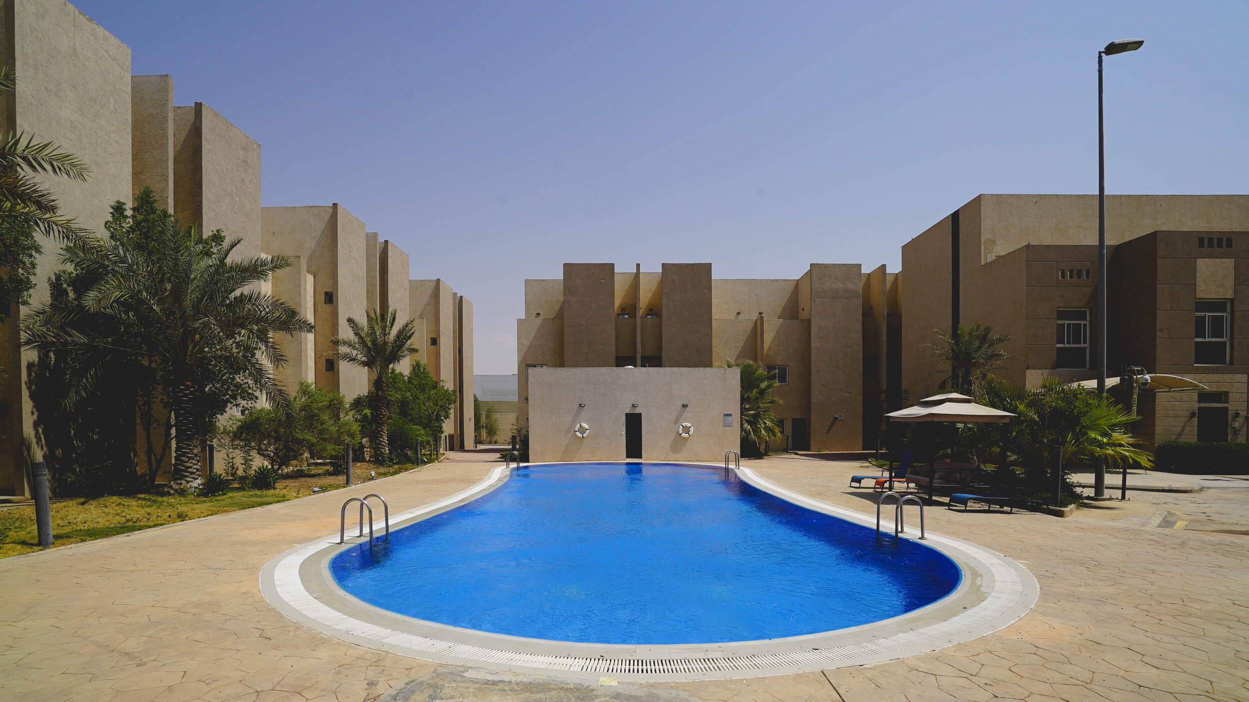 Back pool 