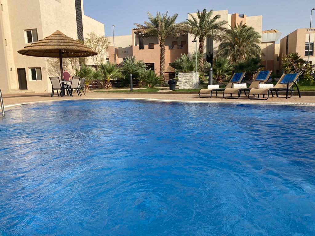 Pool close up 